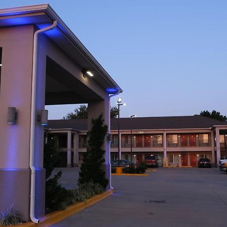 Catoosa Inn & Suites Экстерьер фото
