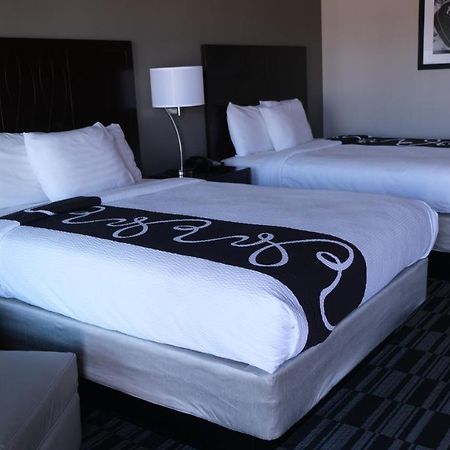 Catoosa Inn & Suites Экстерьер фото