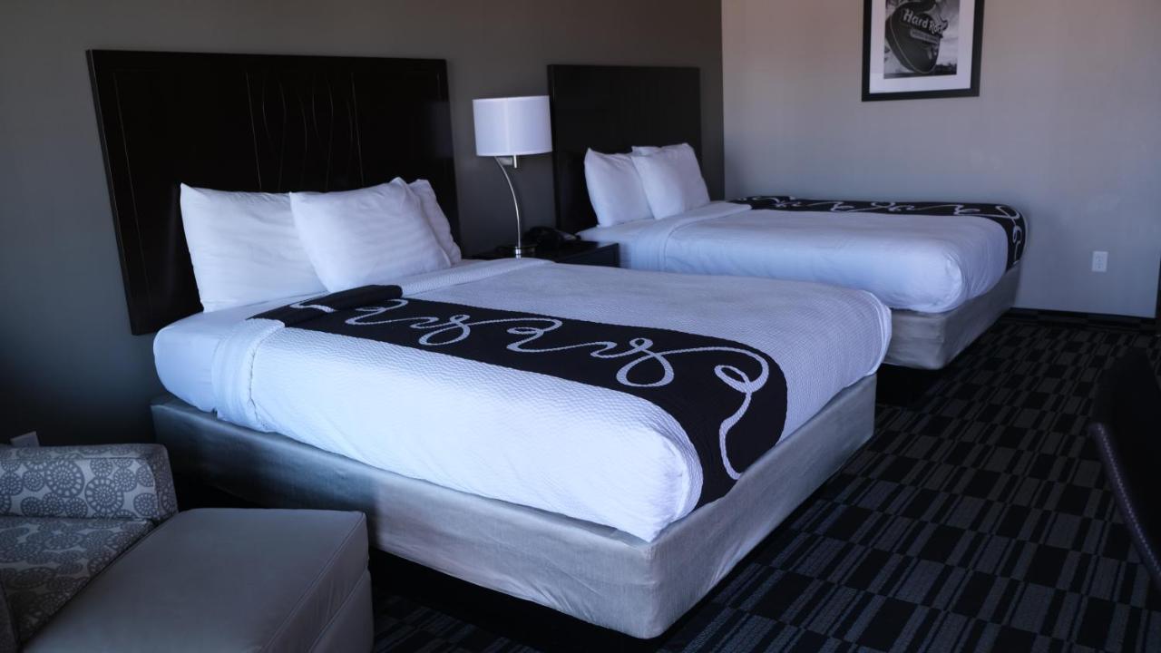 Catoosa Inn & Suites Экстерьер фото