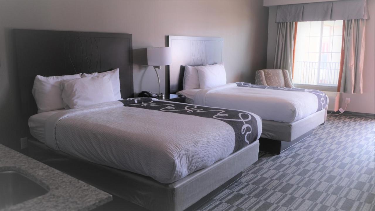 Catoosa Inn & Suites Экстерьер фото