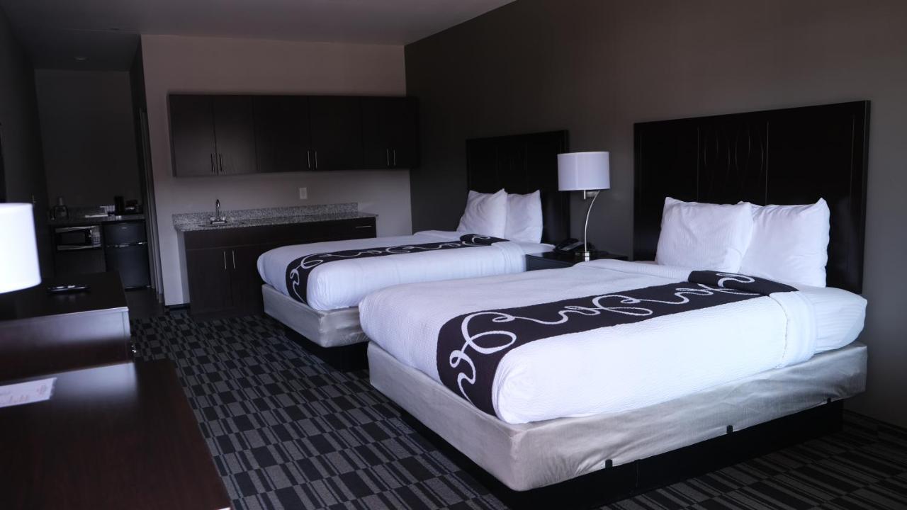 Catoosa Inn & Suites Экстерьер фото
