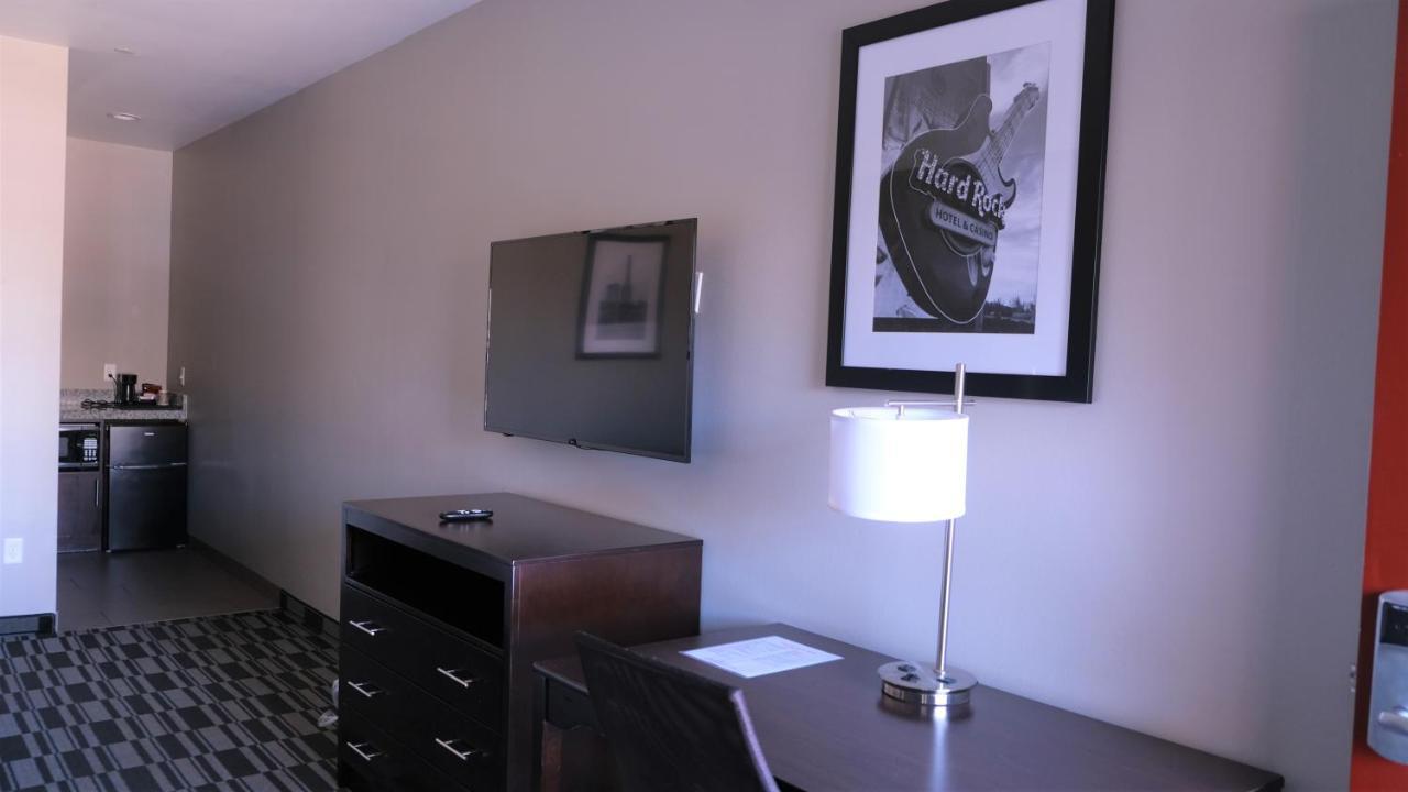 Catoosa Inn & Suites Экстерьер фото