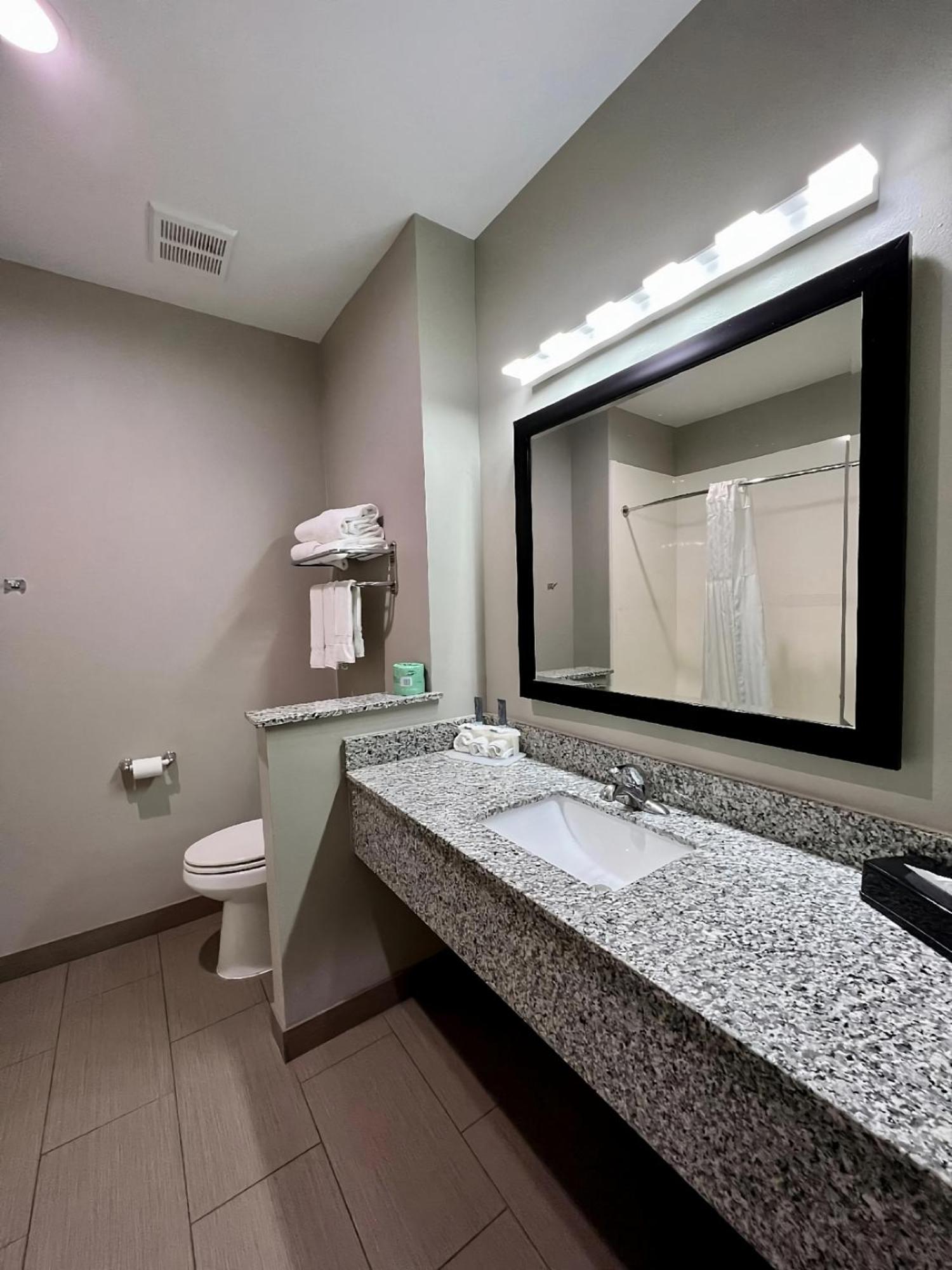 Catoosa Inn & Suites Экстерьер фото
