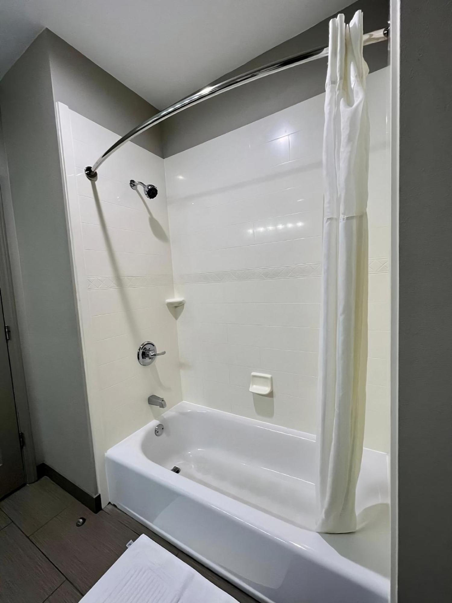 Catoosa Inn & Suites Экстерьер фото