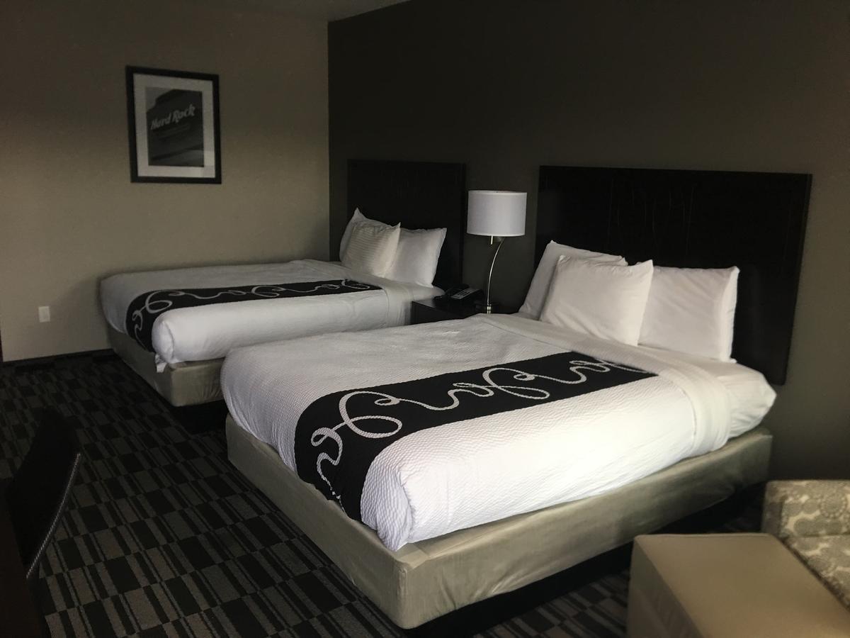 Catoosa Inn & Suites Экстерьер фото