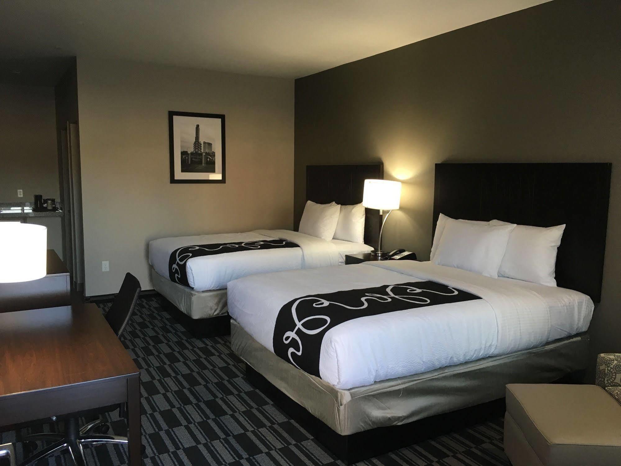 Catoosa Inn & Suites Экстерьер фото