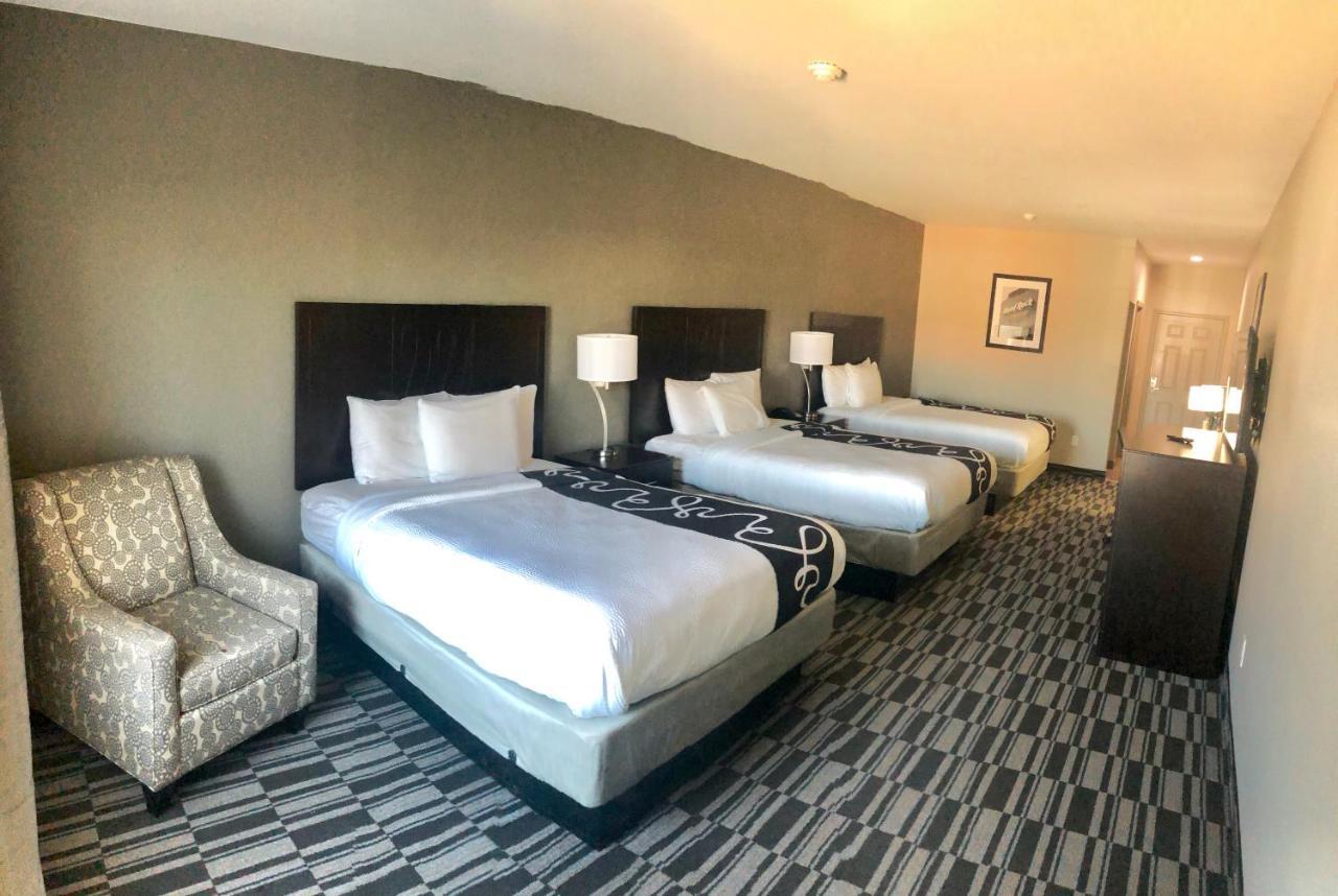 Catoosa Inn & Suites Экстерьер фото