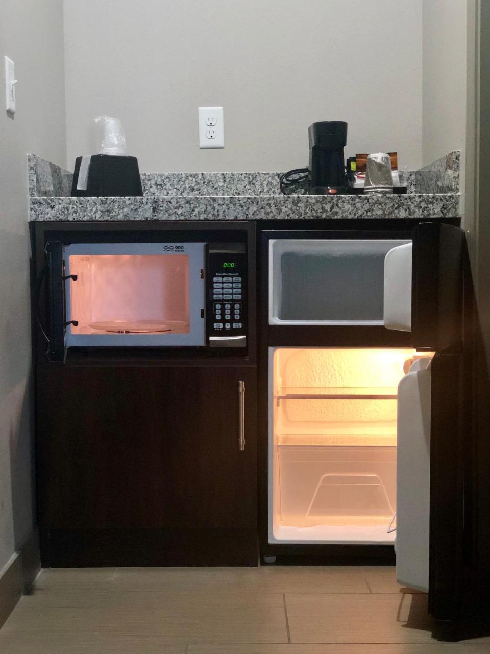 Catoosa Inn & Suites Экстерьер фото