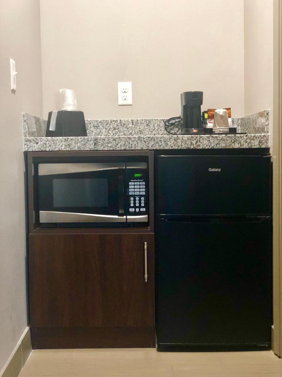 Catoosa Inn & Suites Экстерьер фото