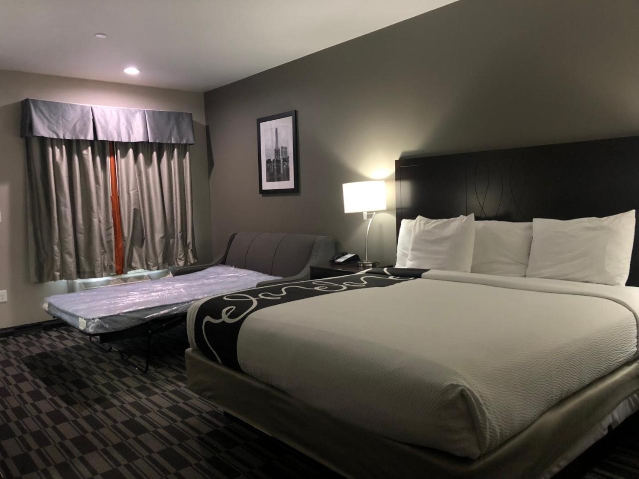 Catoosa Inn & Suites Экстерьер фото
