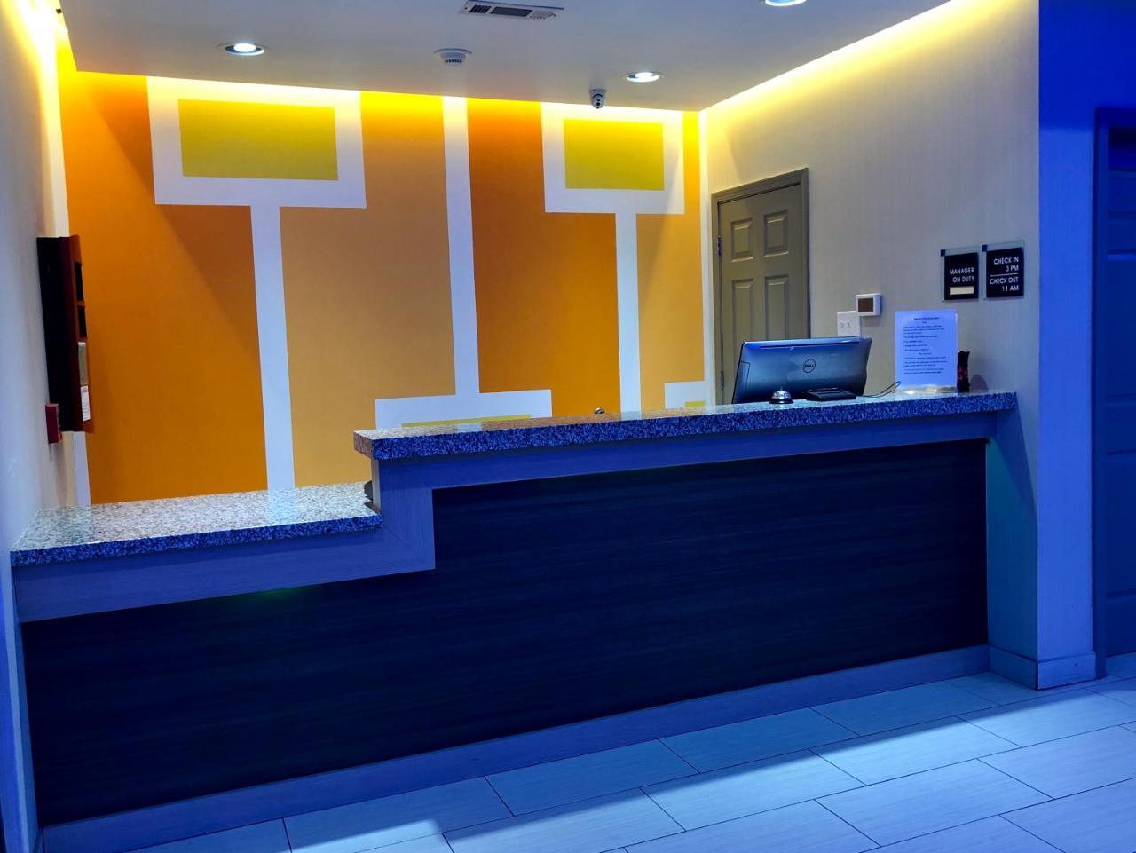 Catoosa Inn & Suites Экстерьер фото