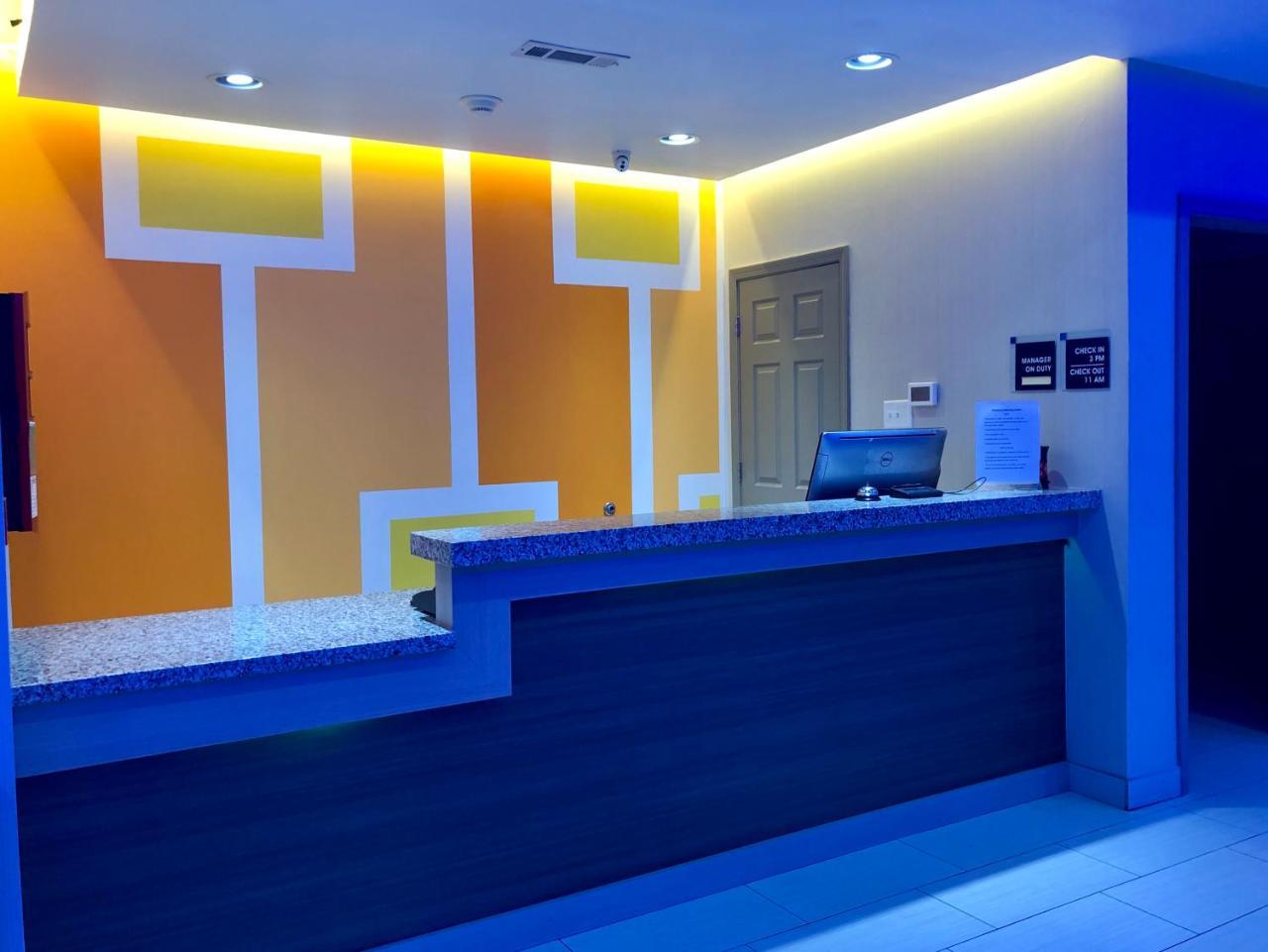 Catoosa Inn & Suites Экстерьер фото