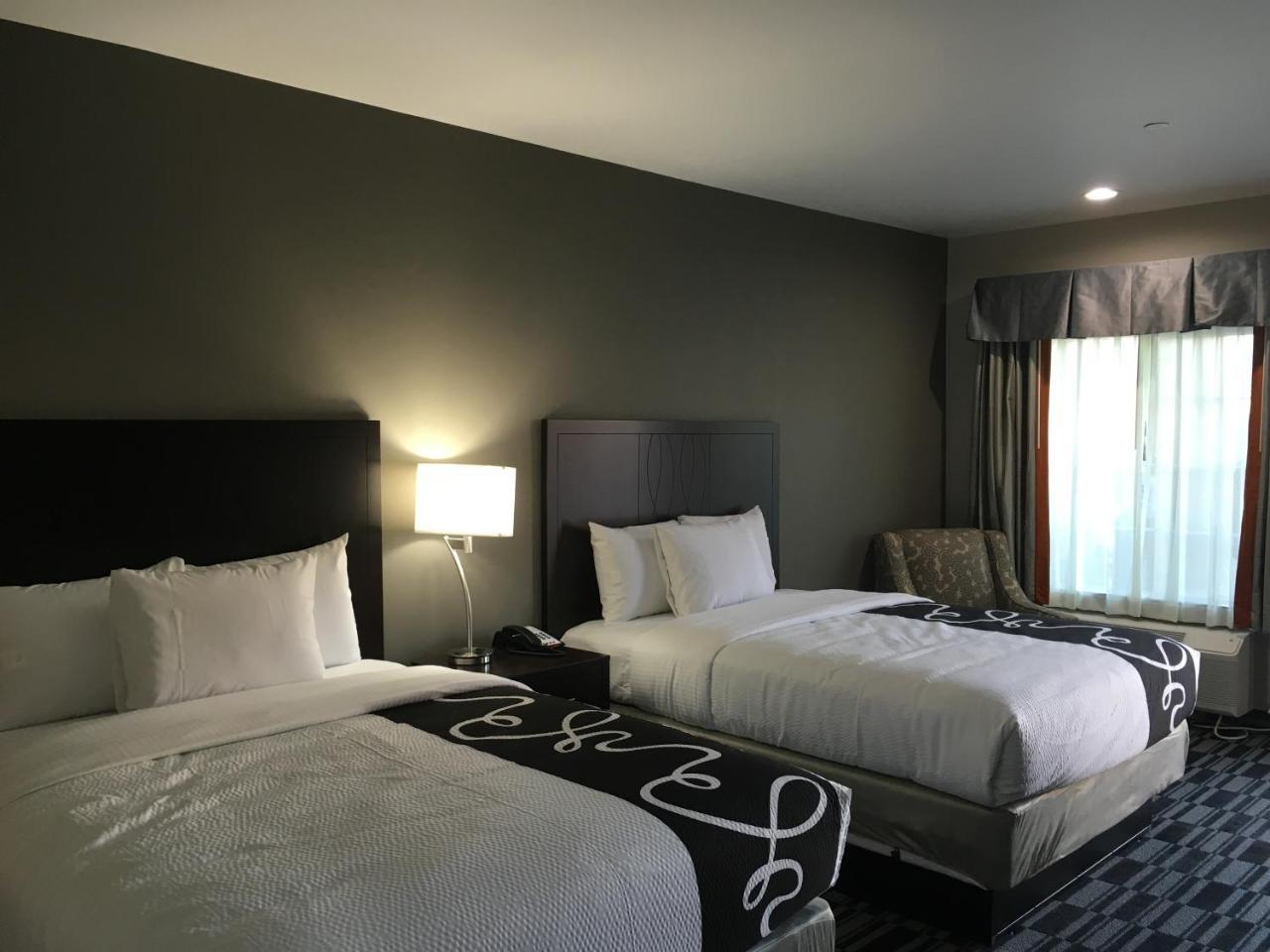 Catoosa Inn & Suites Экстерьер фото