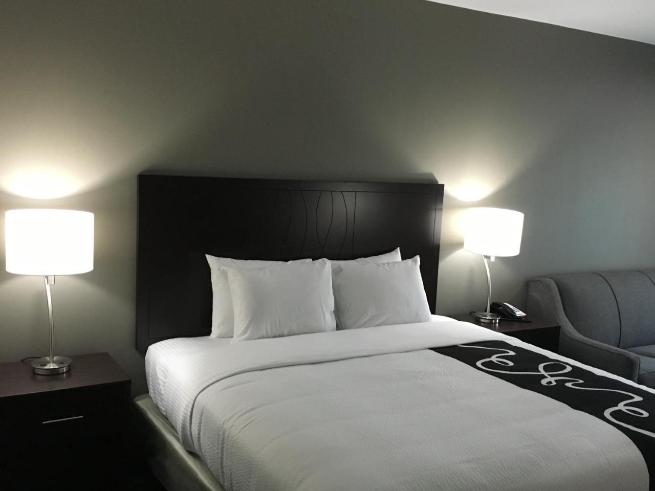 Catoosa Inn & Suites Экстерьер фото